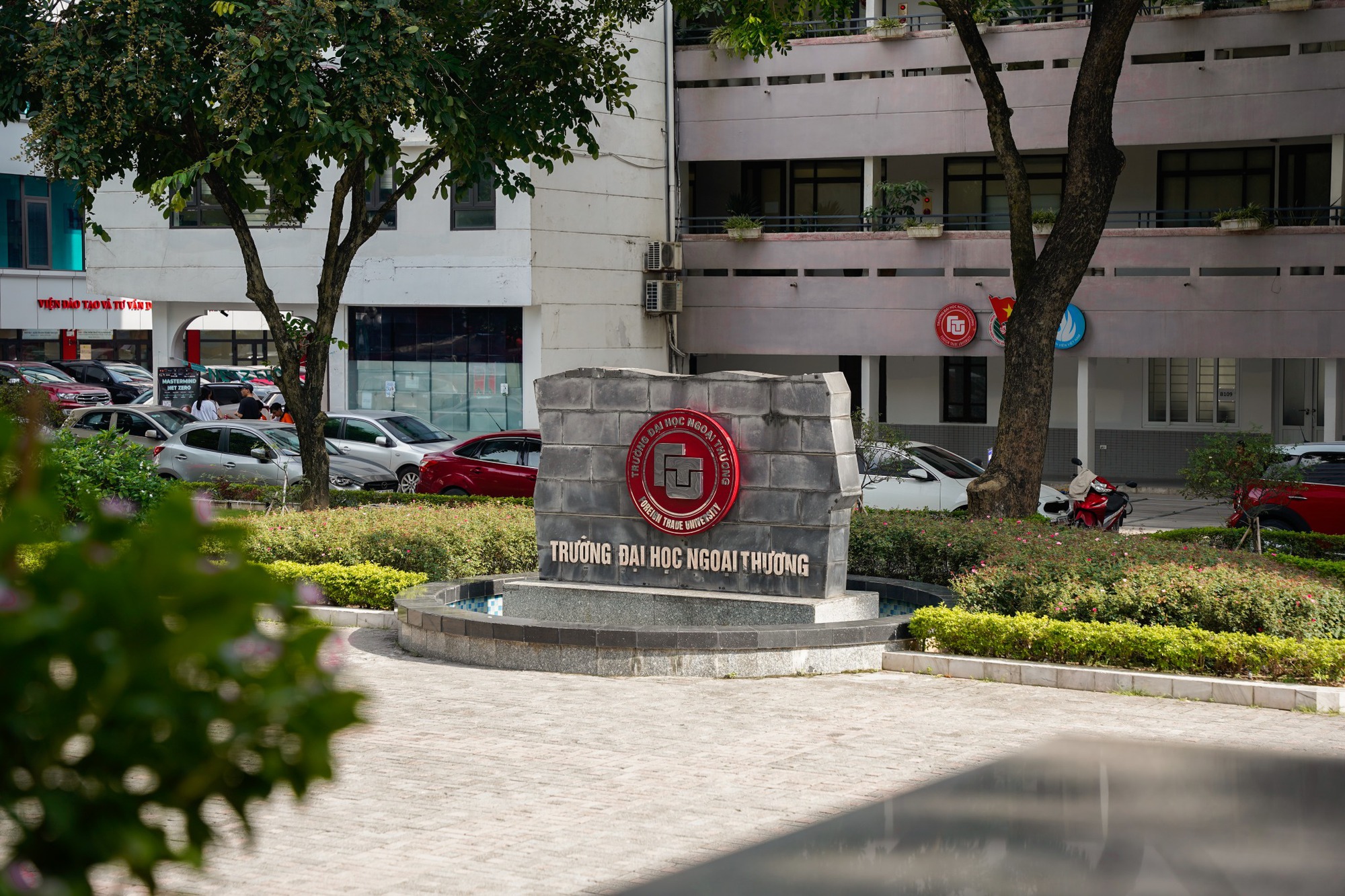 Đại học Ngoại thương - Hình 2