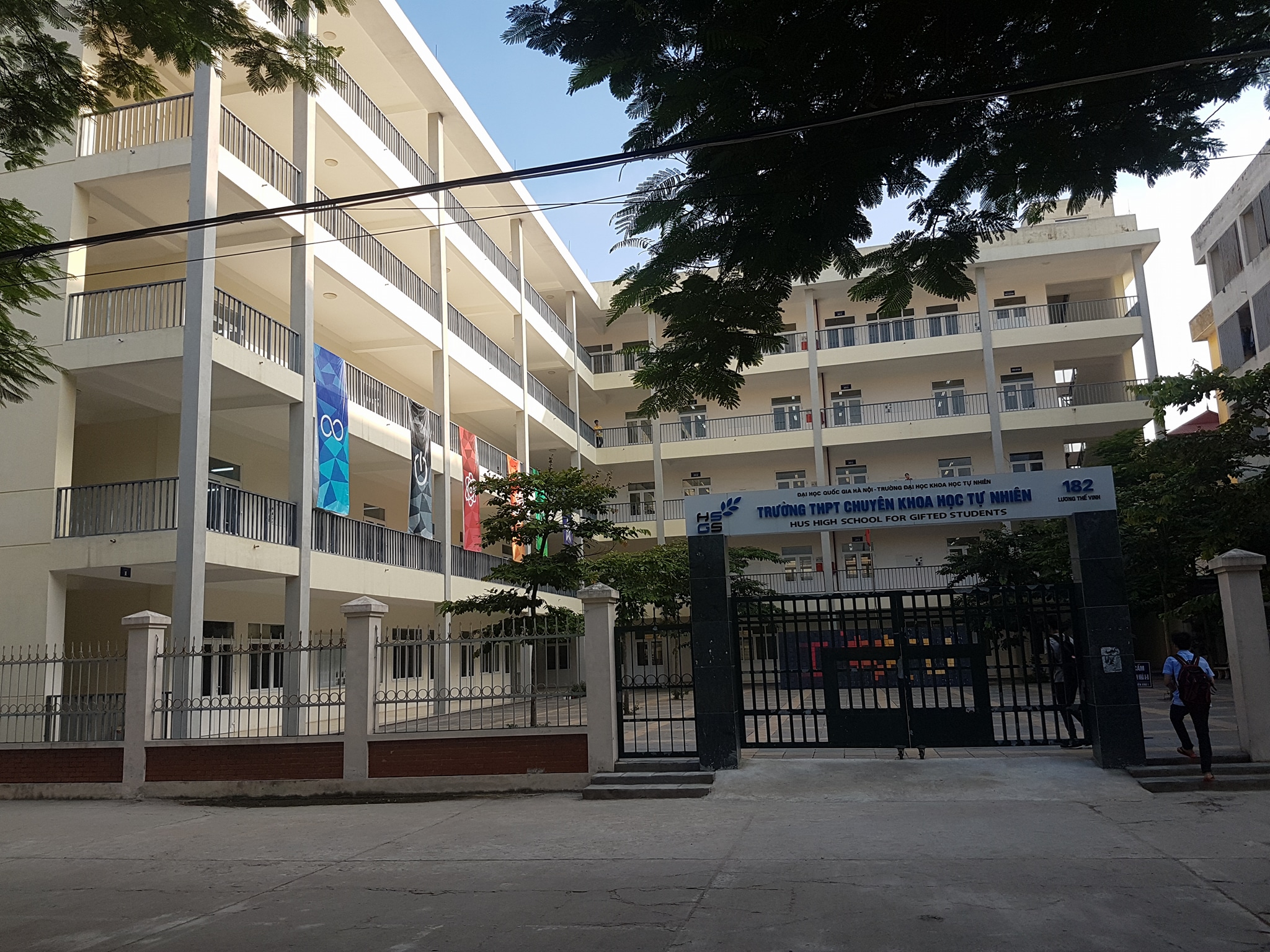 Trường THPT Chuyên Khoa học Tự nhiên - Hình 4