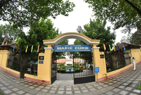 Trường THPT Marie Curie - Hình 2
