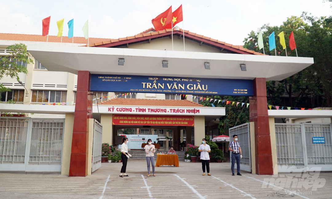 Trường THPT Trần Văn Giàu